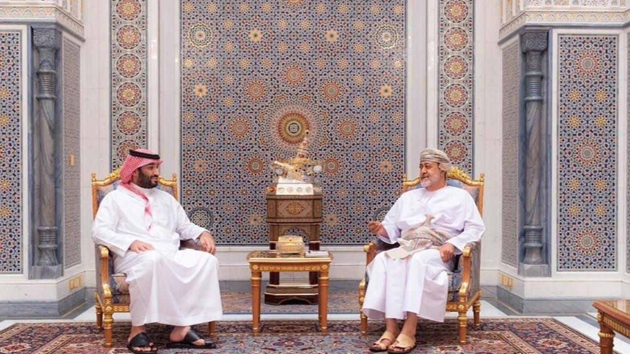 ولي العهد يلتقي سلطان عمان في مسقط&#8230; فيديو وصور