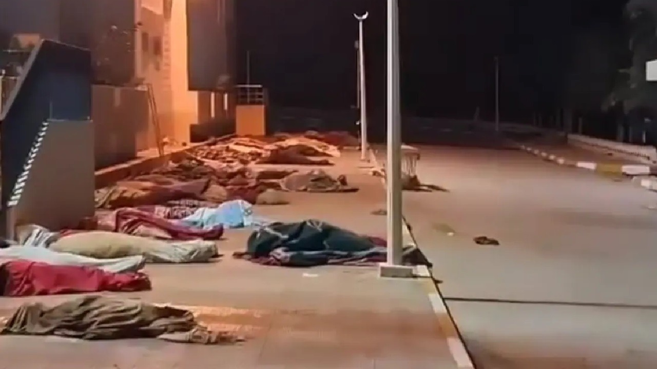 جثث مرصوصة في شوارع درنة.. فيديو