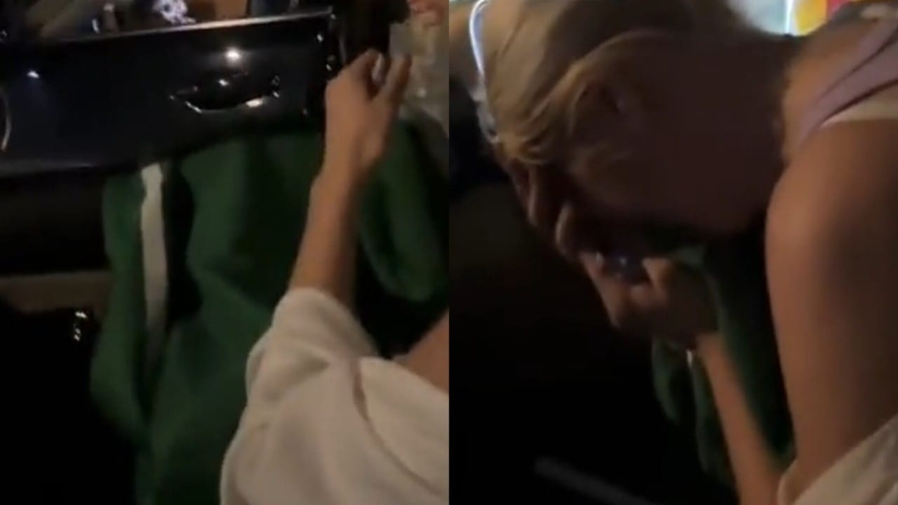 أجنبية تجهش بالبكاء بعدما أهداها شخص علم السعودية.. فيديو