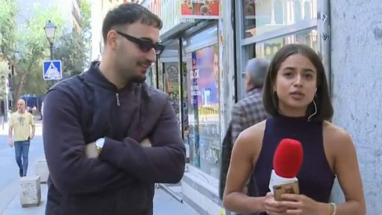 مراسلة تلفزيونية في إسبانيا تتعرض للتحرش على الهواء مباشرة .. فيديو