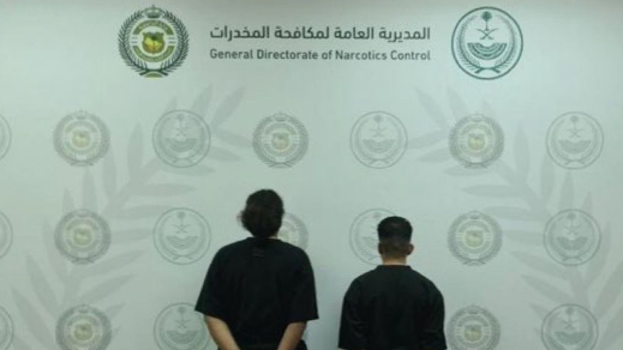 القبض على شخصين لترويجهما مواد مخدرة بمنطقة الرياض