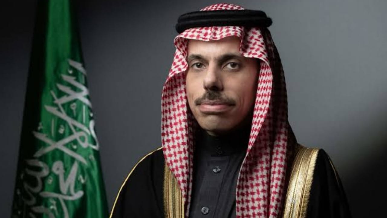 وزير الخارجية: المملكة تقف إلى الشعوب الإسلامية في الحفاظ على هويتها