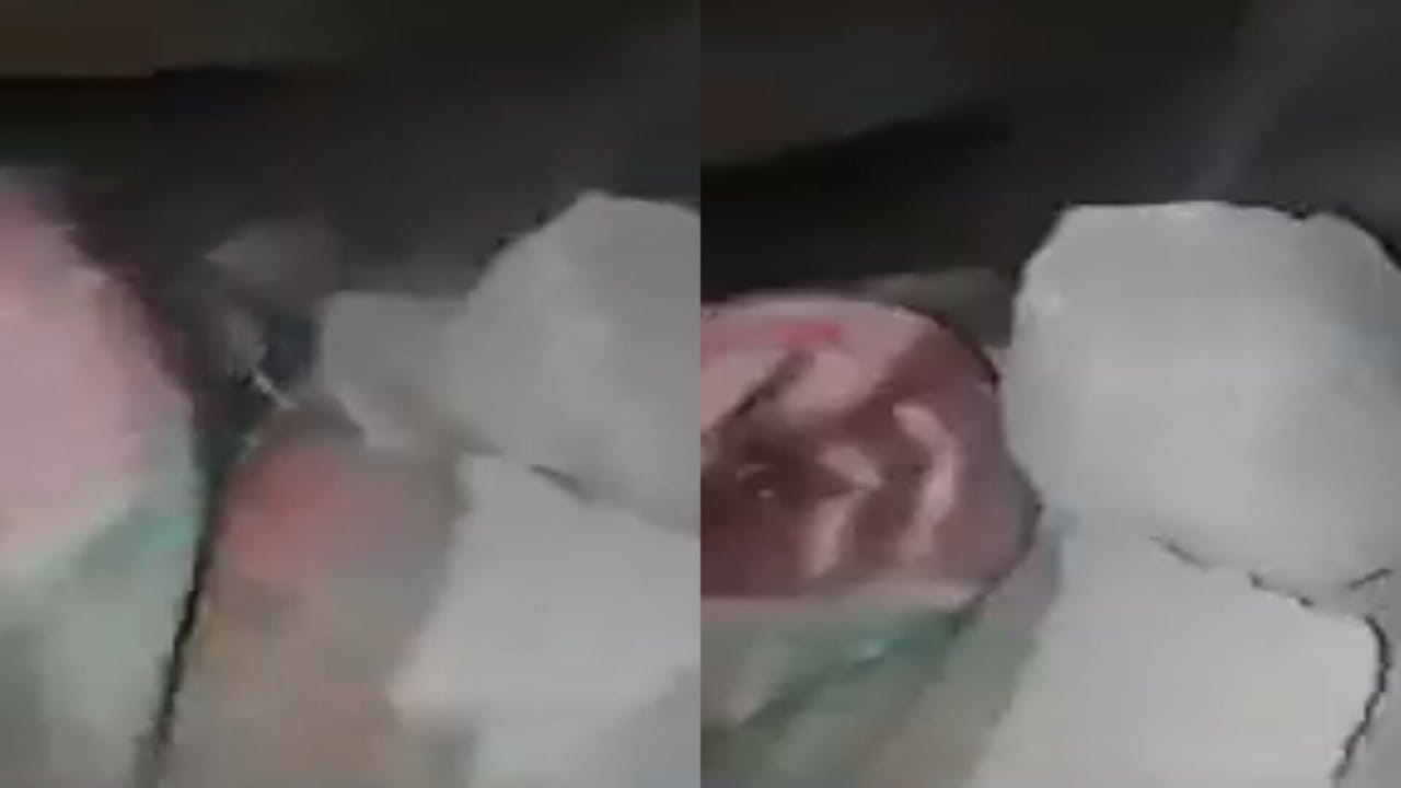 أب يبحث عن أطفاله أسفل أنقاض زلزال المغرب .. فيديو