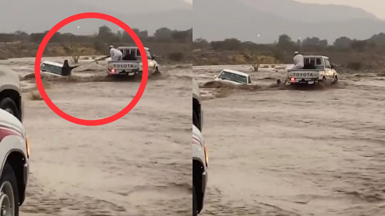 شخص ينتشل آخر من السيول شرق مكة..فيديو