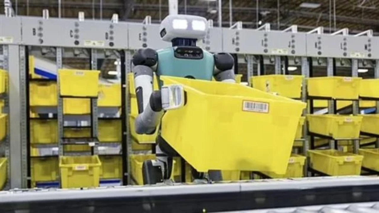 أمازون تعتمد على الروبوتات وتثير مخاوف مليون ونصف عامل