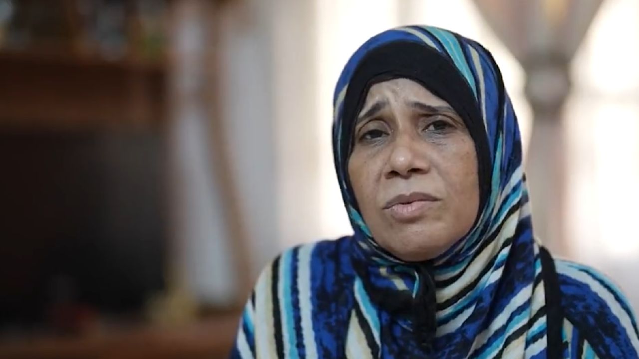 مواطنة يمنية تعرب عن سعادتها بعد إعادة تأهيل منزلها بدعم المشروع السعودي .. فيديو