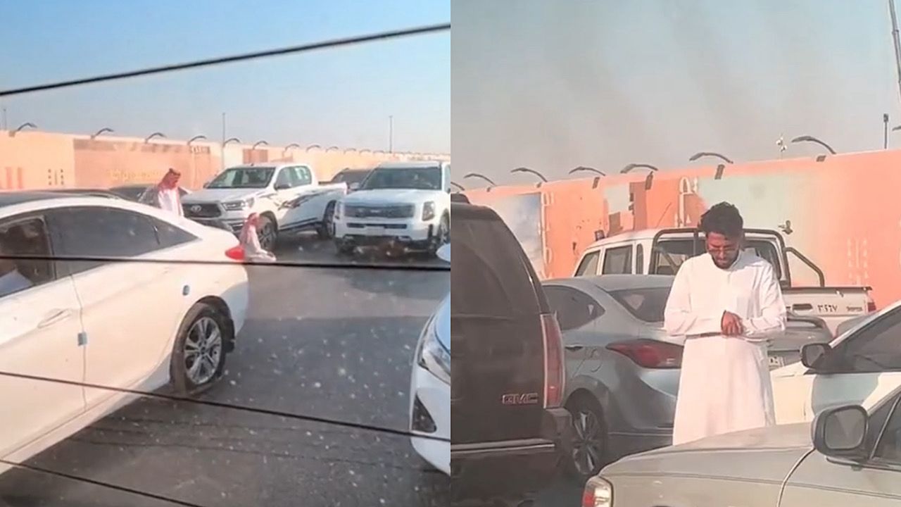 مشهد رائع لعدد من السائقين يؤدون الصلاة في الشارع بعدما تعطل الطريق .. فيديو