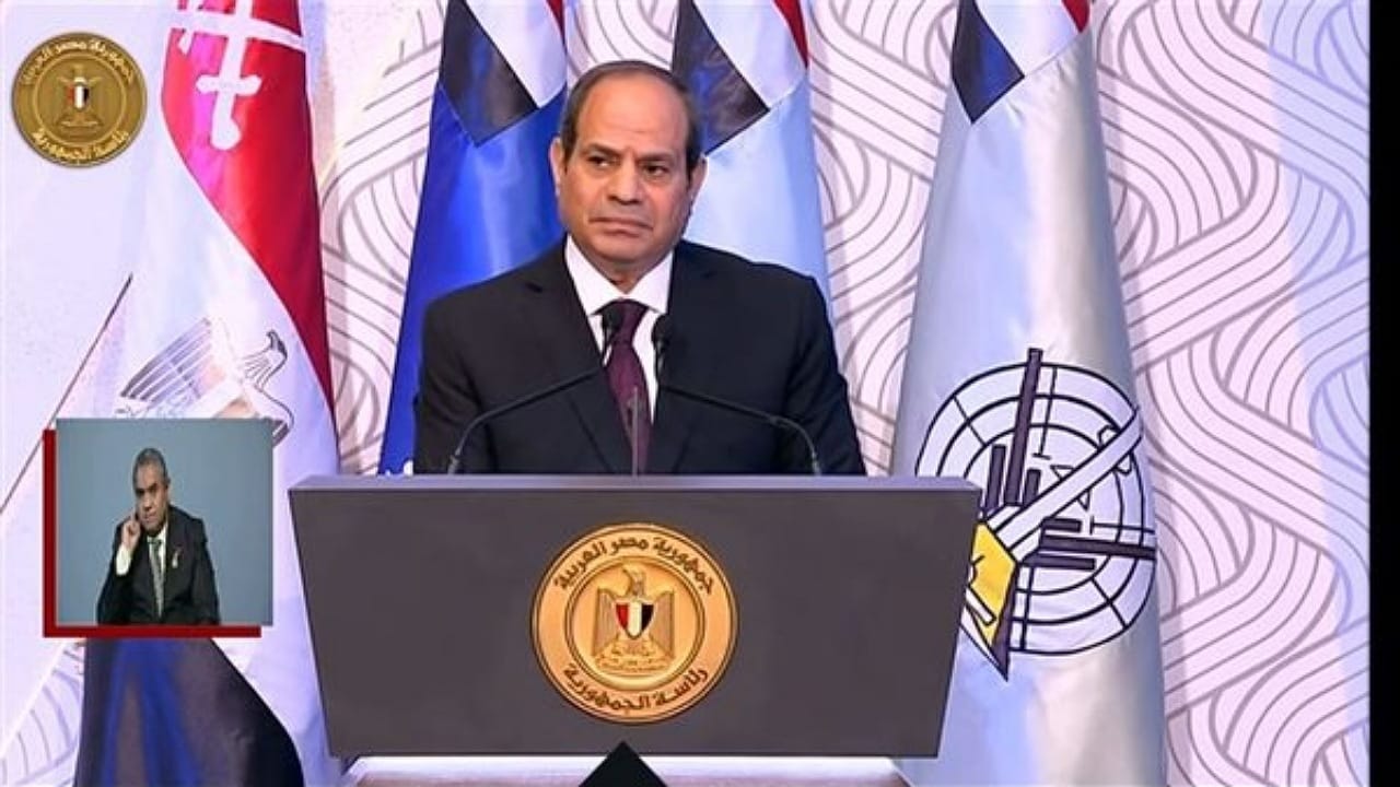 السيسي يوجه رسالة قوية للمصريين بشأن الشائعات.. فيديو