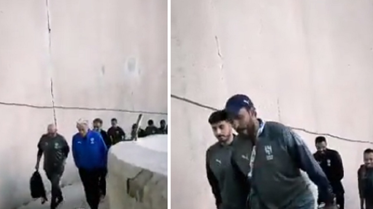 تعطل مصعد ملعب آزادي وجيسوس يصعد من على الدرج .. فيديو