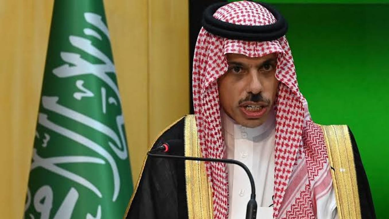 وزير الخارجية يشدد على رفض المملكة استهداف المدنيين العُزّل في فلسطين