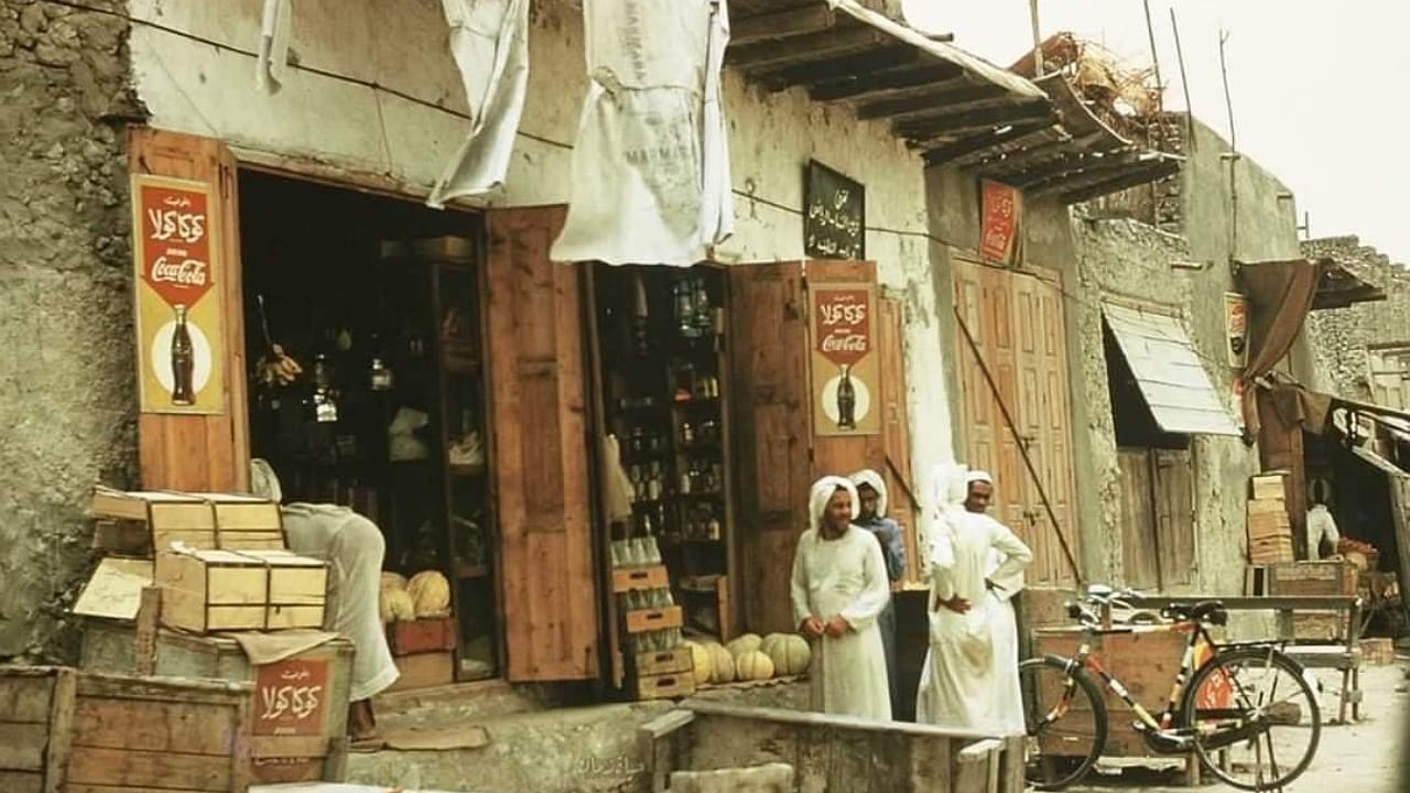 لقطة نادرة ومميزة لإحدى شوارع الجبيل قبل 66 عاما.. صورة
