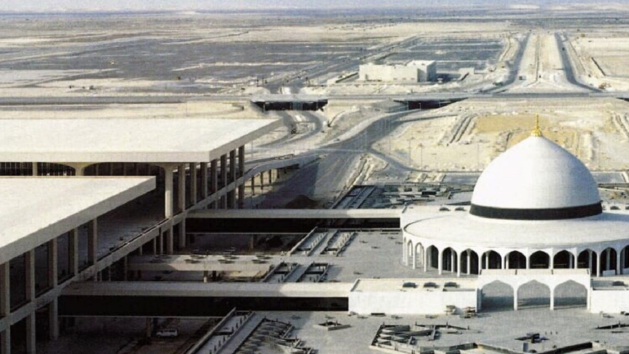 مطار الملك فهد الدولي تحت الإنشاء قبل 38 عامًا..صورة