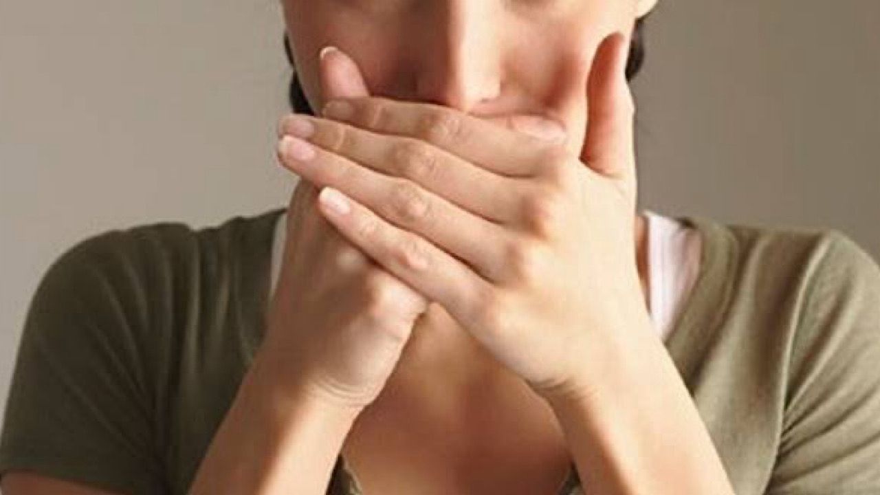 طرق صحية مهمة للتخلص من رائحة الفم الكريهة