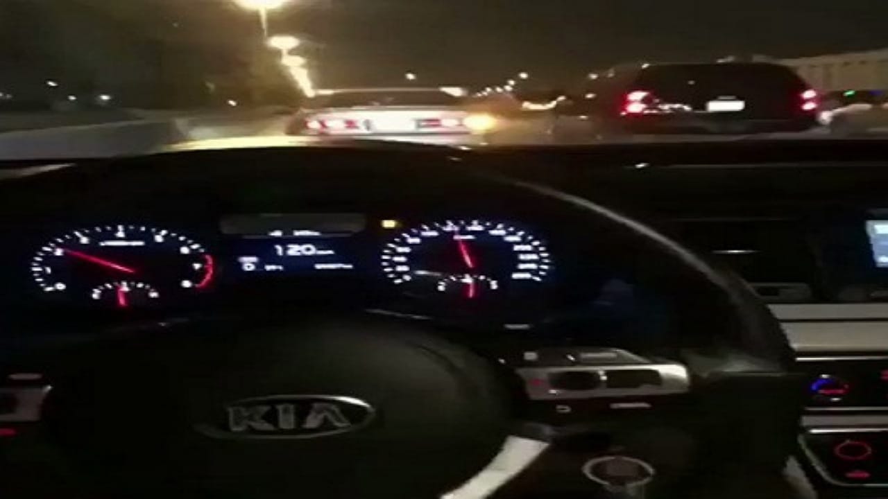 ‏سائق متهور كاد أن يتسبب في حادث مروع..فيديو