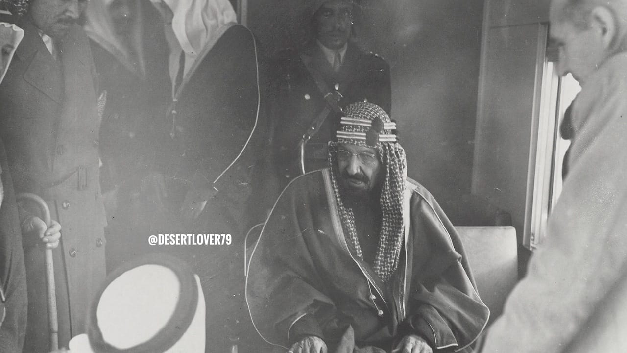 الملك عبد العزيز في حفل افتتاح خط سكة الحديد بالرياض قبل 72 عامًا..صور
