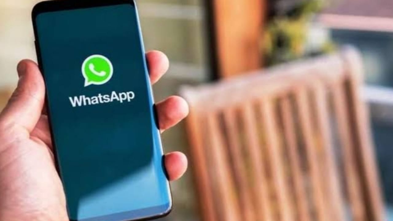 إلغاء خدمة الواتساب عن شاب بسبب 3 وقائع سب إلكتروني