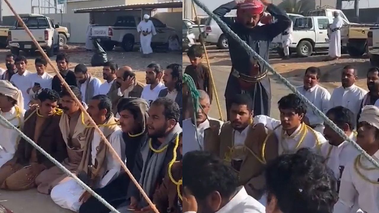 مجموعة أشخاص يربطون حبلاً حول رقابهم للمطالبة بعتق رقبة شخص   .. فيديو