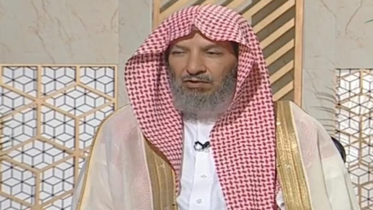 الشثري يوضح حكم تأدية الرجال الصلاة في المنزل مع أولادهم.. فيديو
