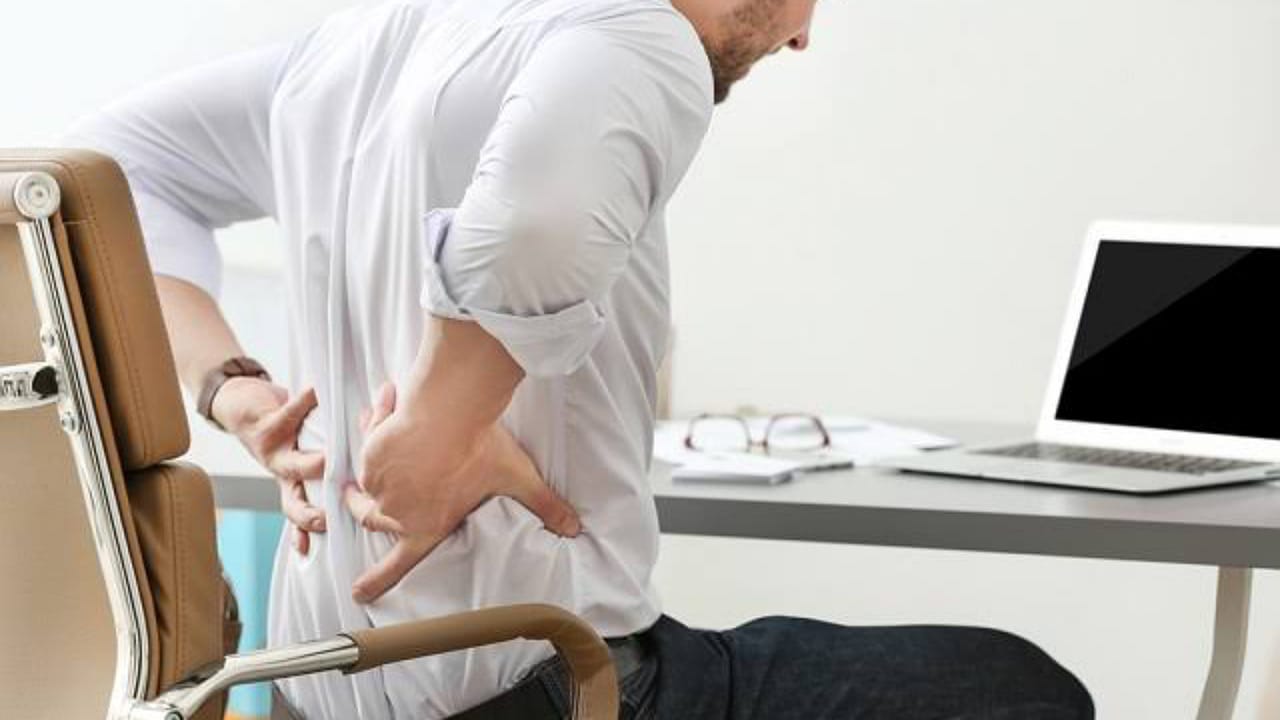 5 طرق لحماية العمود الفقري أثناء الجلوس