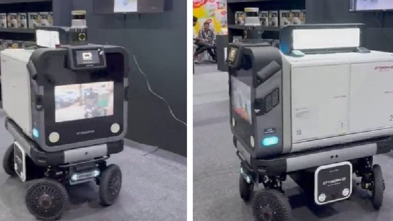 ‎انفليفر يستعرض روبوت لتوصيل الطعام بالرياض.. فيديو