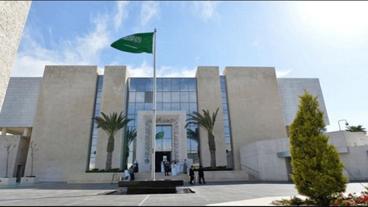 سفارة المملكة لدى عمان تحذر المواطنين من إعصار تيج