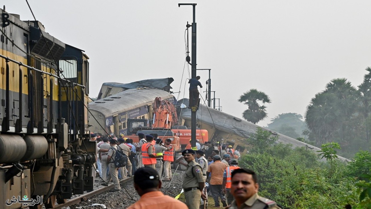 مصرع وإصابة 63 شخصاً في حادث اصطدام بين قطارين
