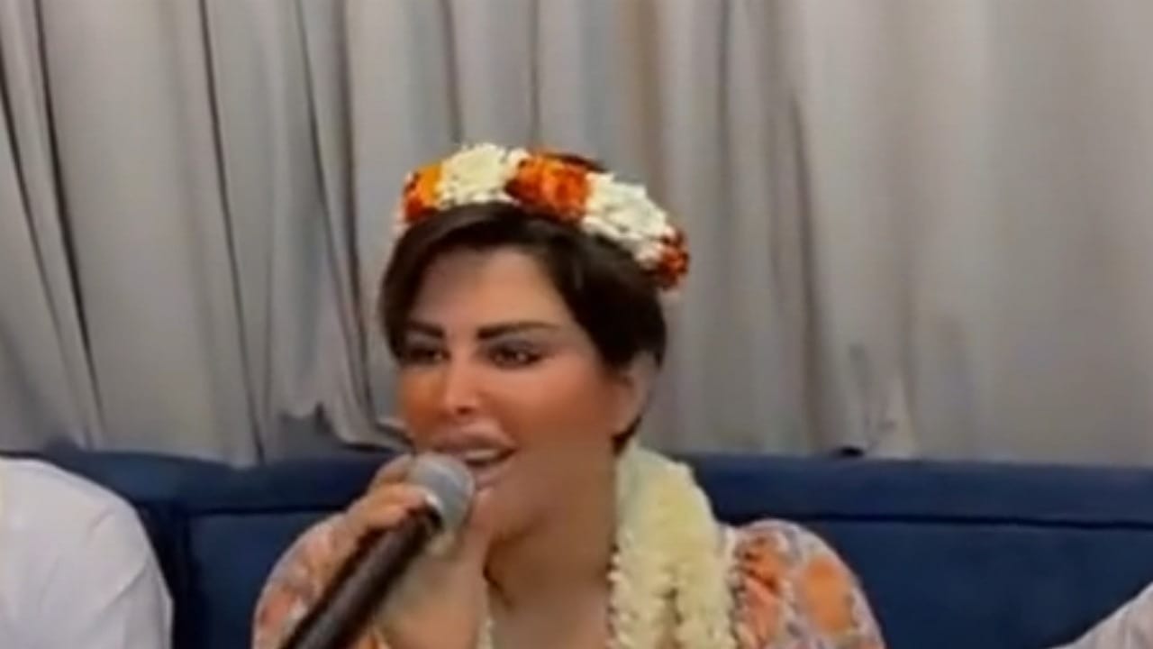 شمس الكويتية تغني باللهجة الجيزانية في جلسة خاصة..فيديو