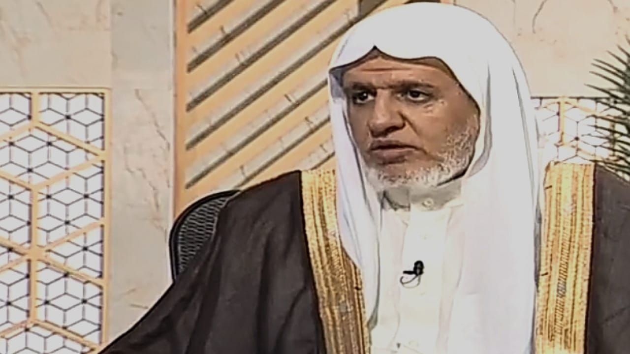 الشيخ علي الشبل: لا يجوز للراقي الذي يرقي امرأة أجنبية عنه أن يمسها .. فيديو
