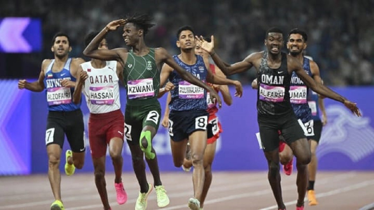 عيسى غزواني يحقق ذهبية سباق 800 متر .. فيديو