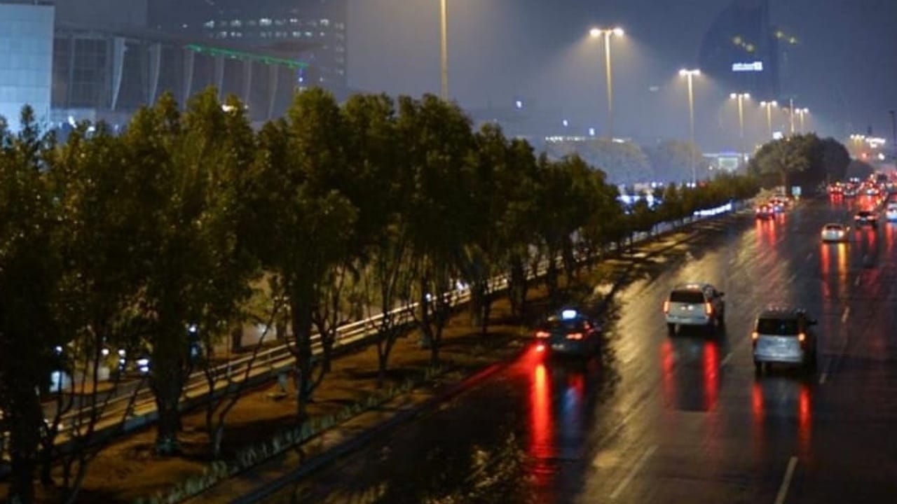 إنذار أحمر بهطول أمطار غزيرة على الرياض