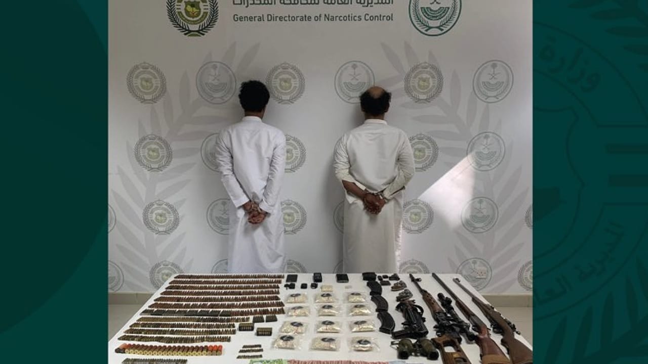 ضبط شخصين روجا للمخدرات بمنطقة الباحة