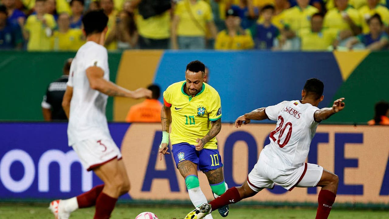 مدرب البرازيل يحذر اللاعبين من أخذ دور نيمار
