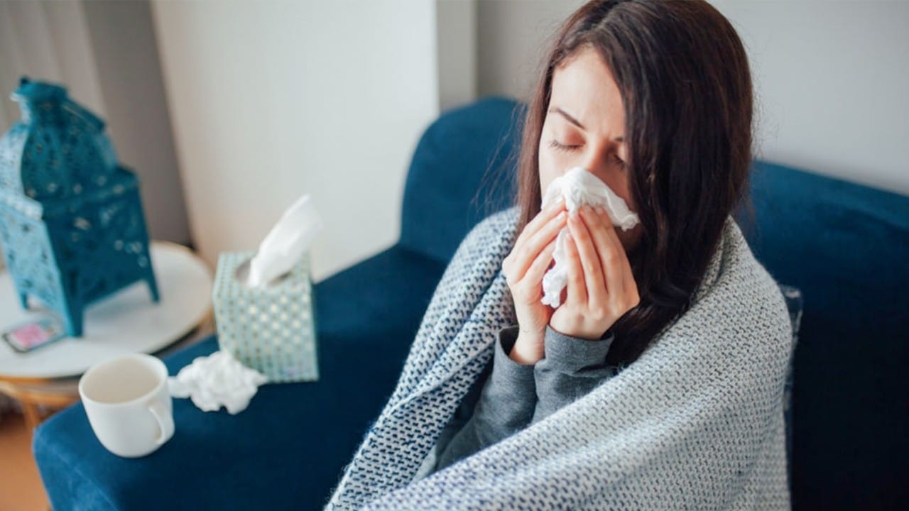 الفرق بين الإنفلونزا والزكام