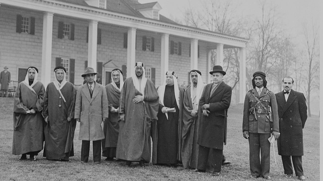 الملك سعود في منزل جورج واشنطن قبل 76 عاماً..صور