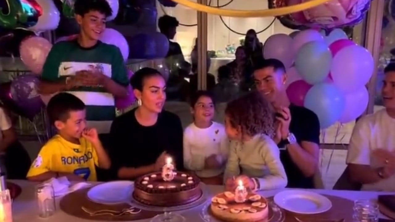 في أجواء عائلية.. رونالدو يحتفل بعيد ميلاد ابنته..فيديو