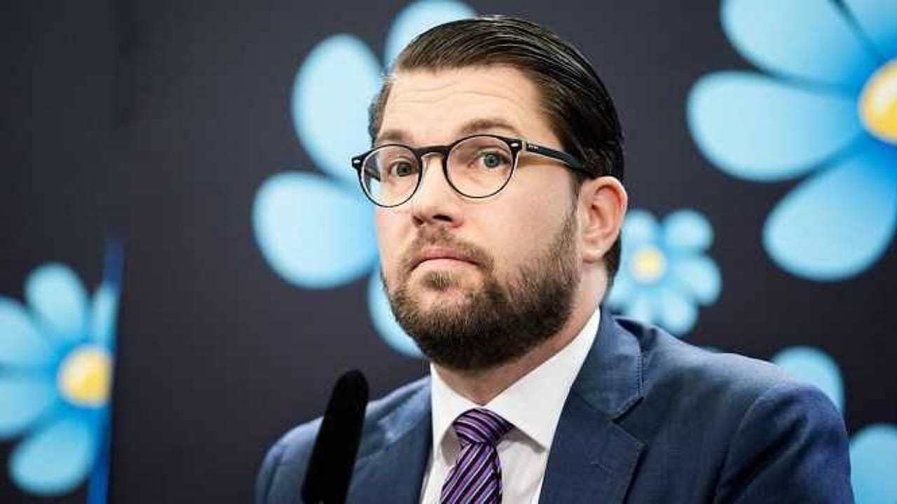 سياسي سويدي يطالب بتدمير المساجد في بلاده..فيديو