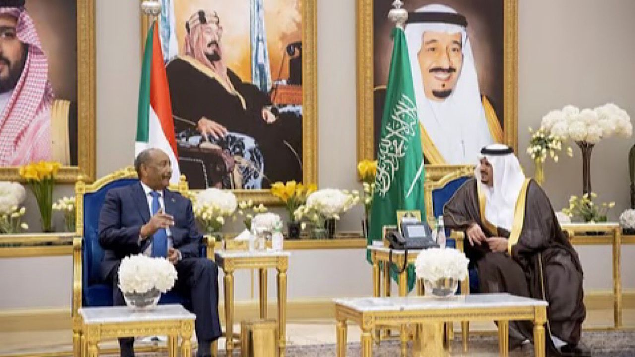 رئيس مجلس السيادة الانتقالي السوداني يصل الرياض للمشاركة في القمة الإفريقية
