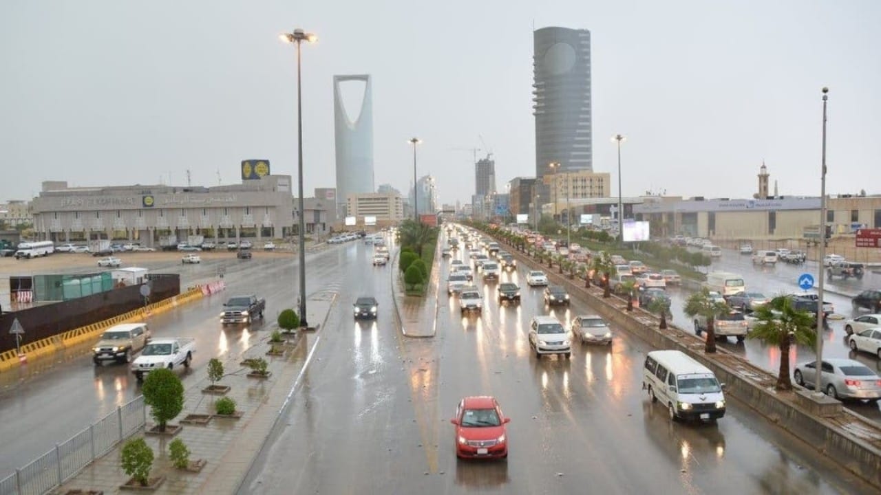 العقيل: العاصمة ستشهد أمطارا متفرقة عصر اليوم .. فيديو