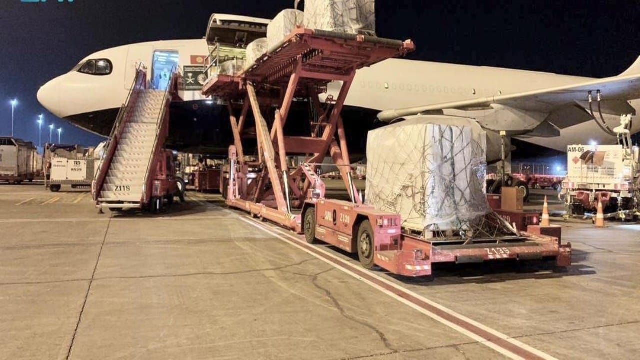 مغادرة الطائرة السعودية الـ 20 لإغاثة الشعب الفلسطيني في غزة