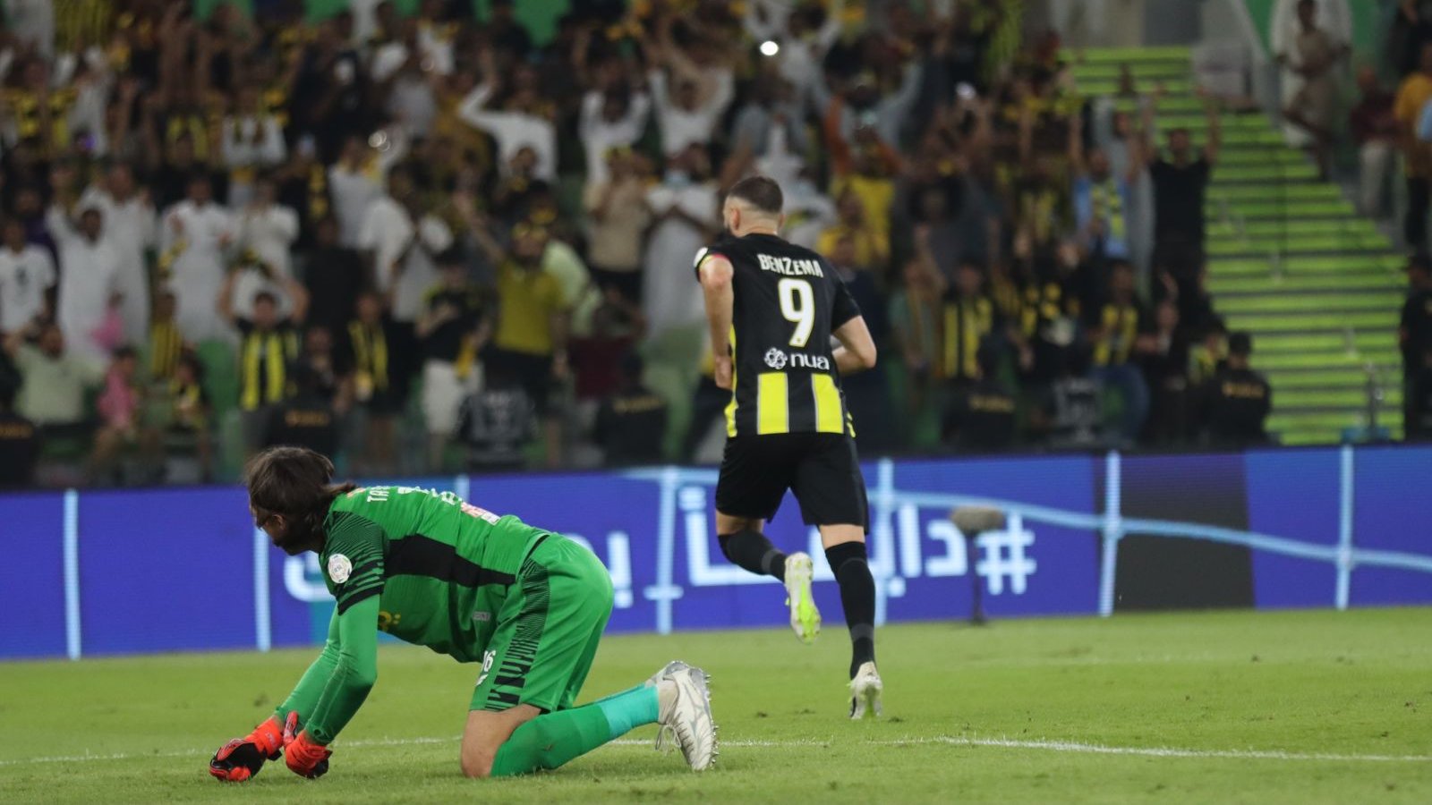 الاتحاد يسحق أبها برباعية .. صور