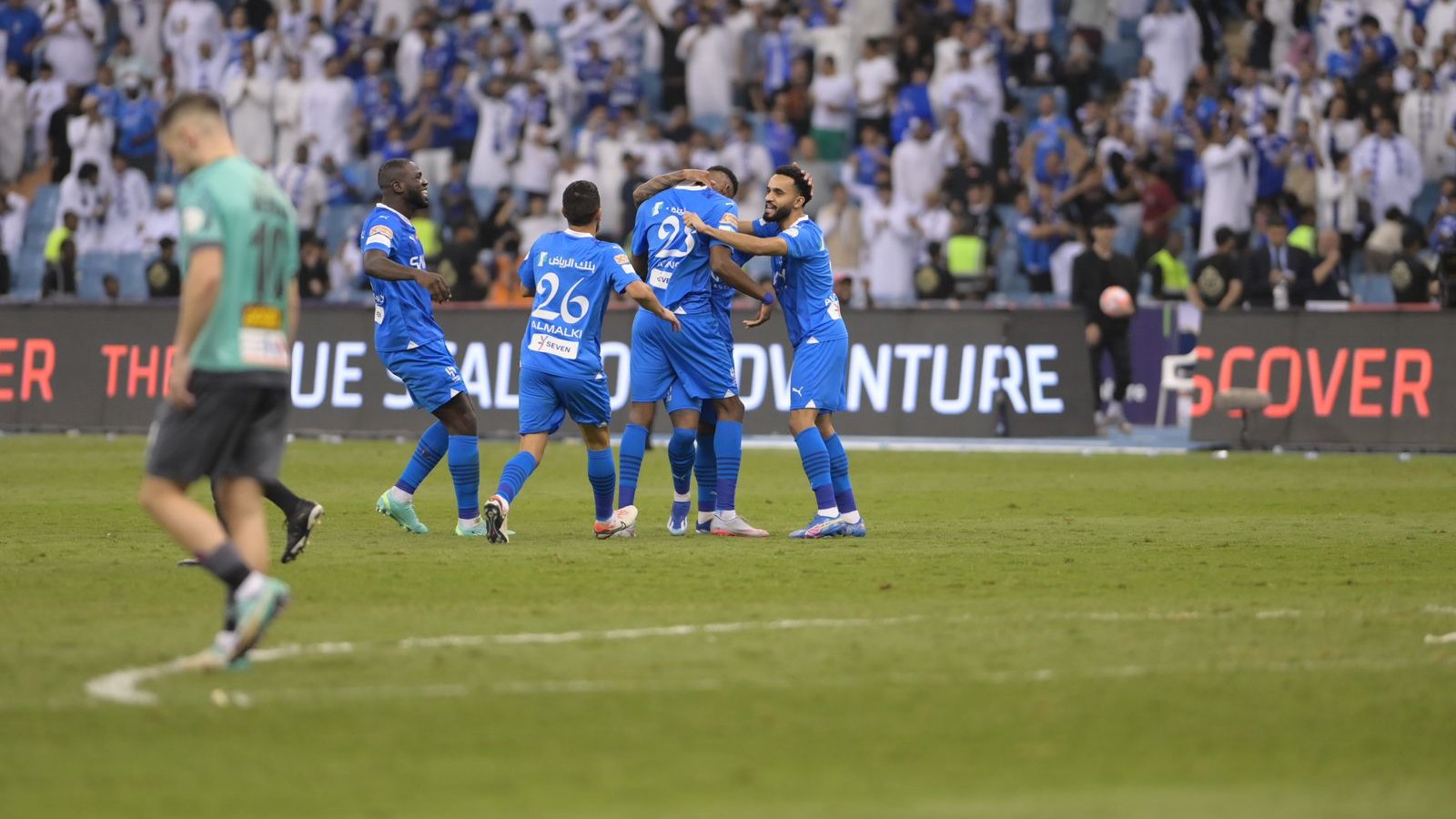 الهلال يتغلب على التعاون بهدفين .. فيديو وصور