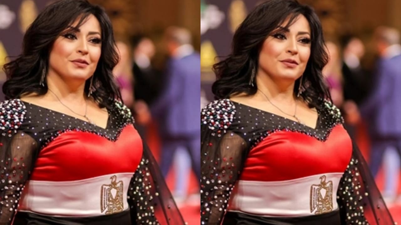 ممثلة مصرية بملابس غريبة تزامنا مع الانتخابات