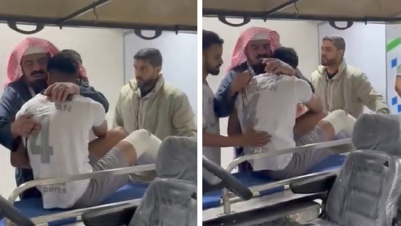 رئيس الطائي يواسي لاعب فريقه بعد إصابته .. فيديو