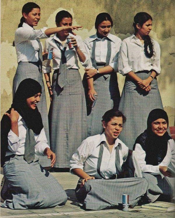 طالبات مدرسة دار الحنان في جدة قبل 43 عام