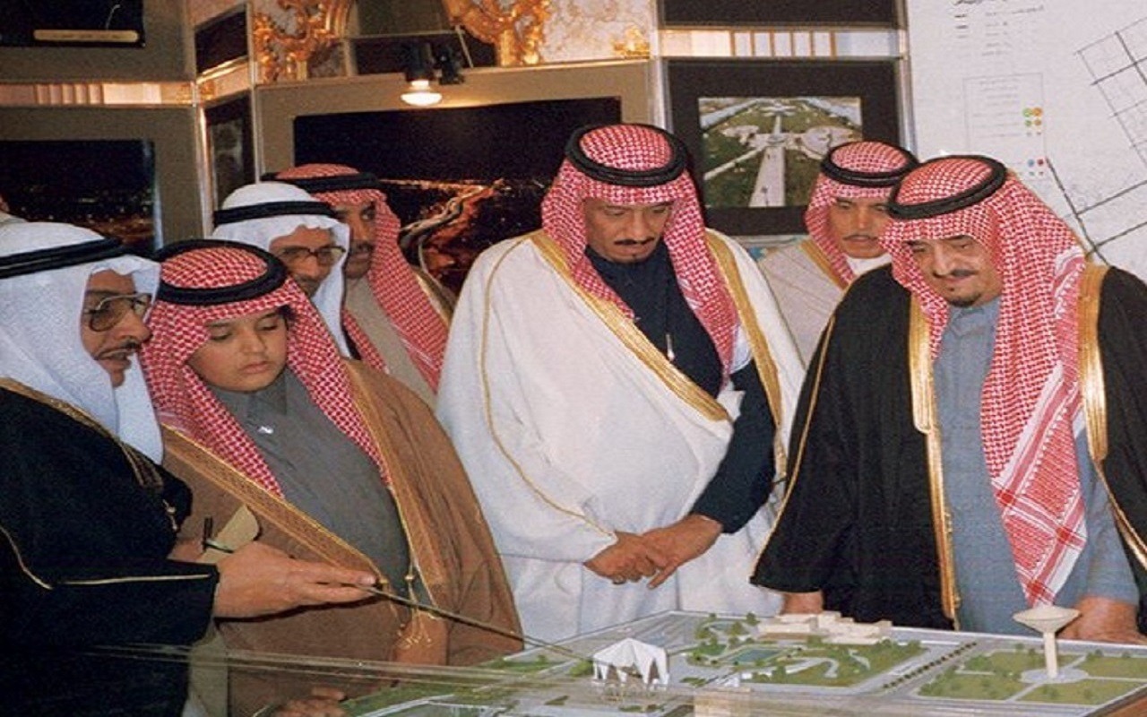 صورة للملك سلمان مع الملك فهد بالرياض