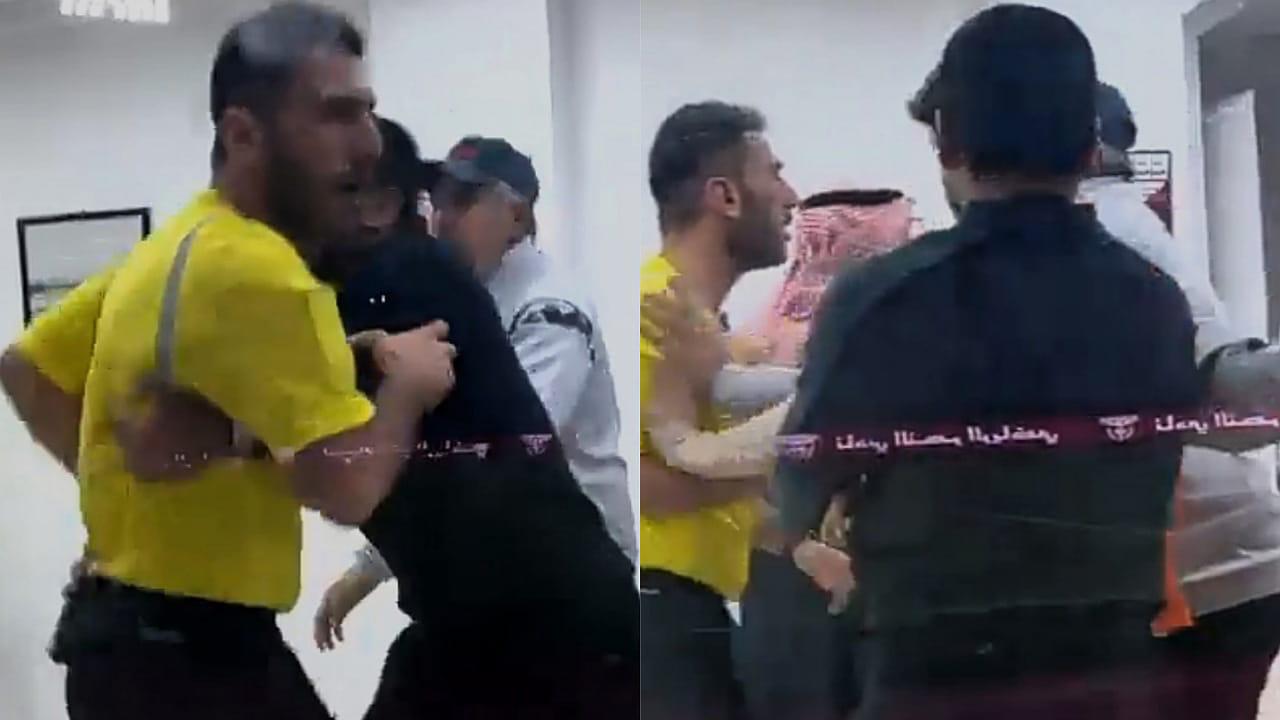 لاعبي النصر الكويتي يقومون بضرب الحكام بعد نهاية مباراتهم ضد السالمية    .. فيديو