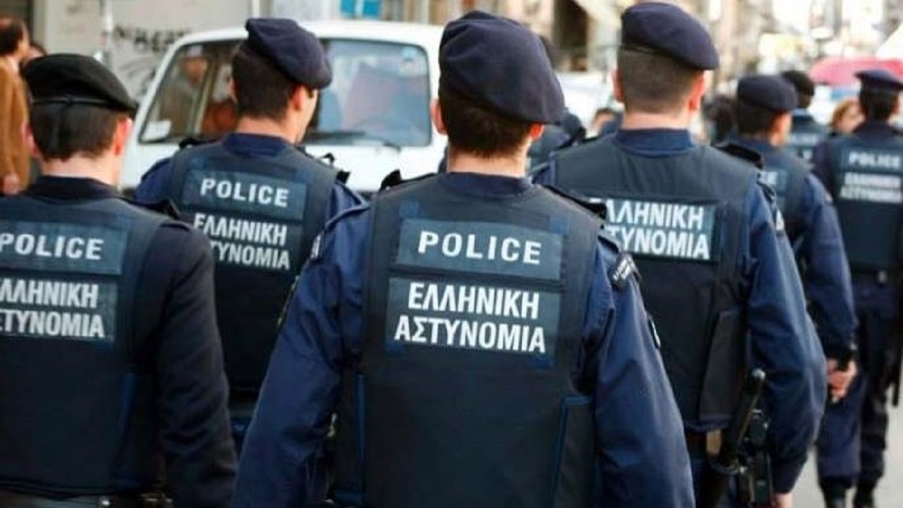 مصرع شرطي بسبب مشجعين في اليونان