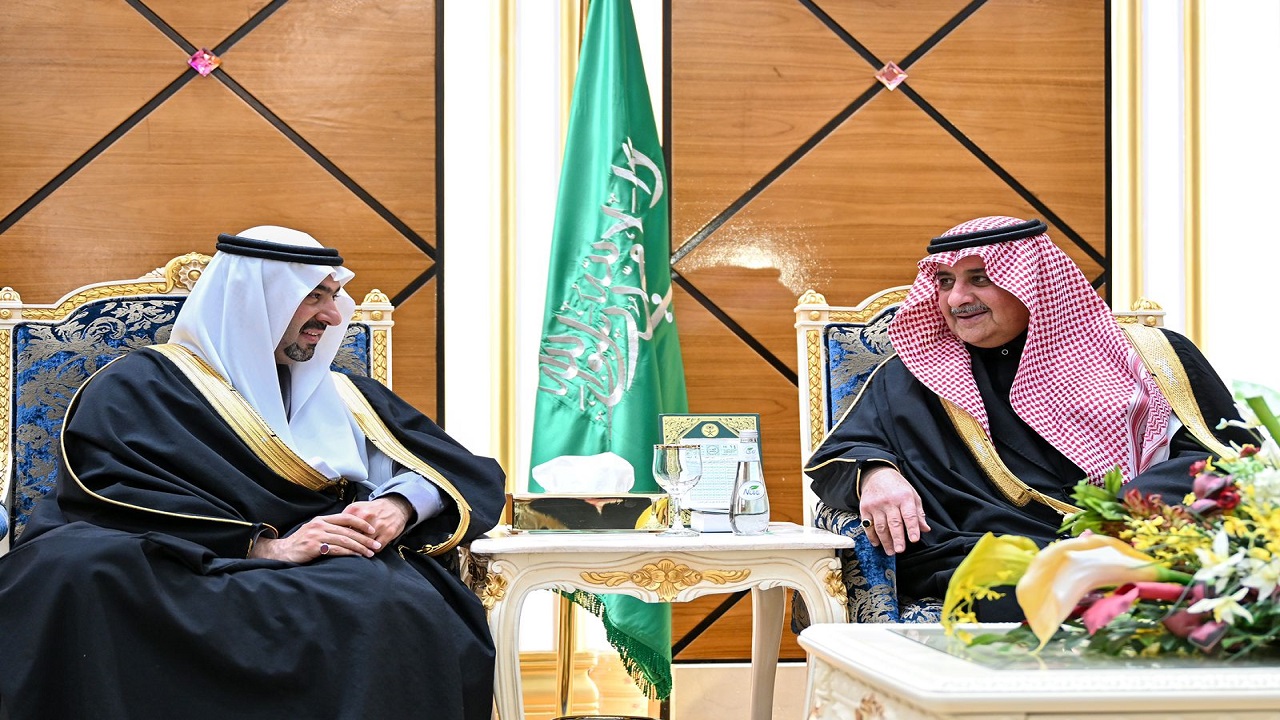 أمير تبوك يستقبلُ نائبِه في مطار الأمير سلطان بن عبدالعزيز .. صور