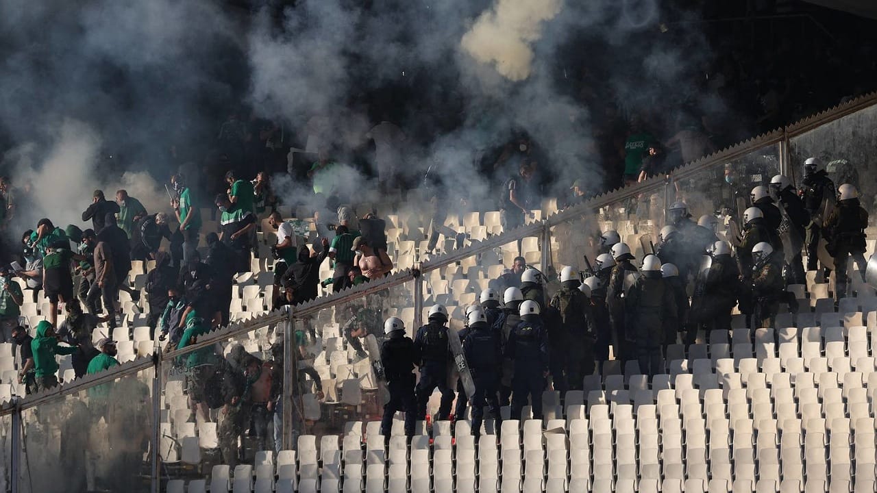 الحكومة اليونانية تقرر إقامة مباريات الدوري دون جماهير لمدة شهرين