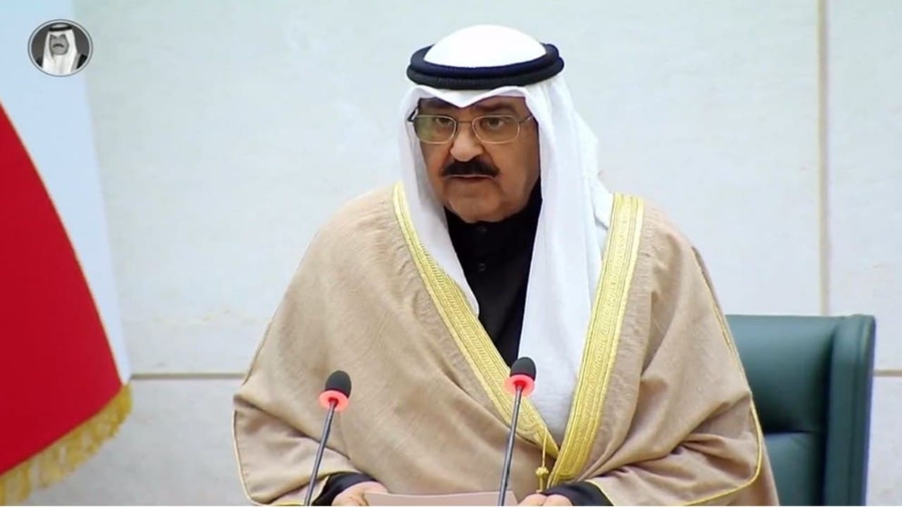 أمير الكويت يؤدي اليمين الدستورية .. فيديو